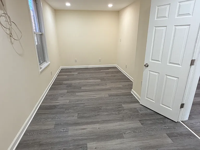 208 E 16th St #1 — Photo 8