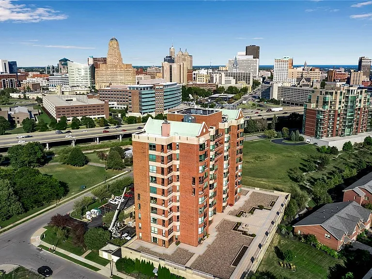 200 Lakefront Blvd #303 — Photo 1