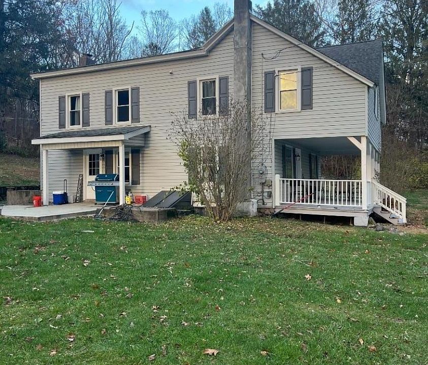 2nd image of 4 Eisenhower Rd