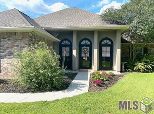 2010 Fairview Dr, Port Allen, LA 70767