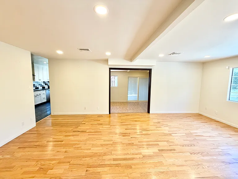 3774 La Crescenta Ave — Photo 6