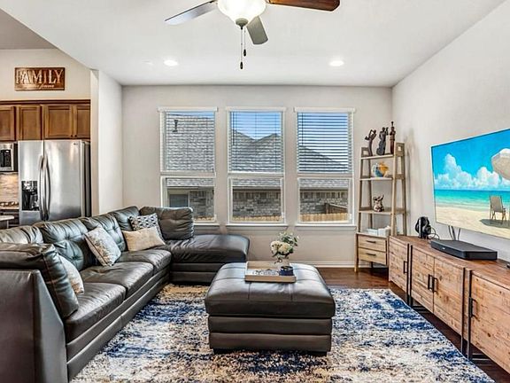 3rd image of 2952 Consuelo Way