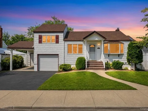 125 S 5th Street, Bethpage, NY 11714