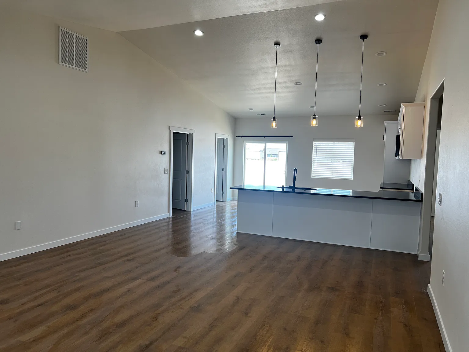 2 bed, 1360 sqft, $1,950 — Photo 4