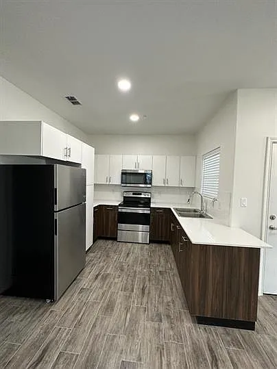302 Sylvia Handy Dr — Photo 3
