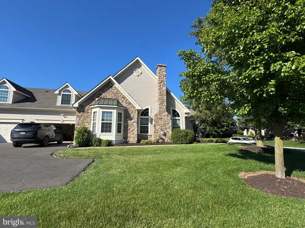 386 Shady Brook Dr #162, Langhorne, PA 19047