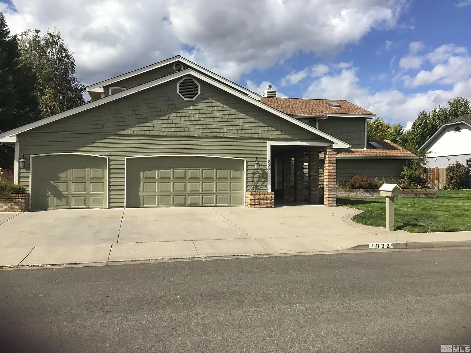 1832 Clydesdale Dr photo 1