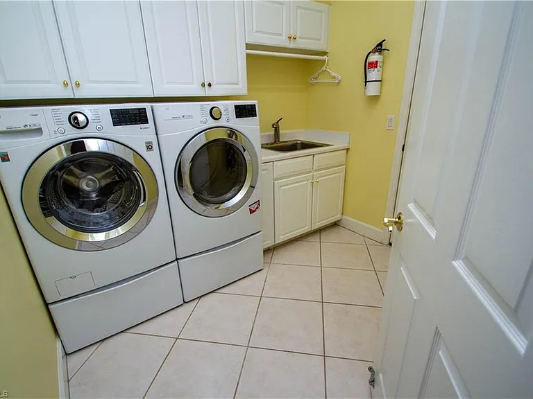 8229 Allendale Ct — Photo 32