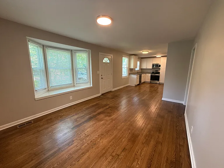 221 Elberta St — Photo 9
