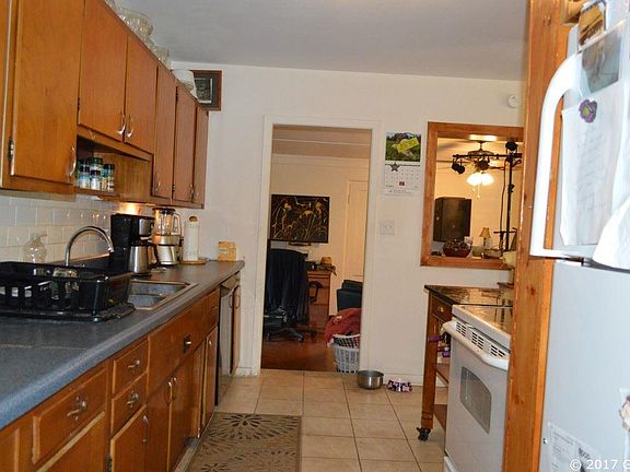 5th image of 1011 NE 20th Pl