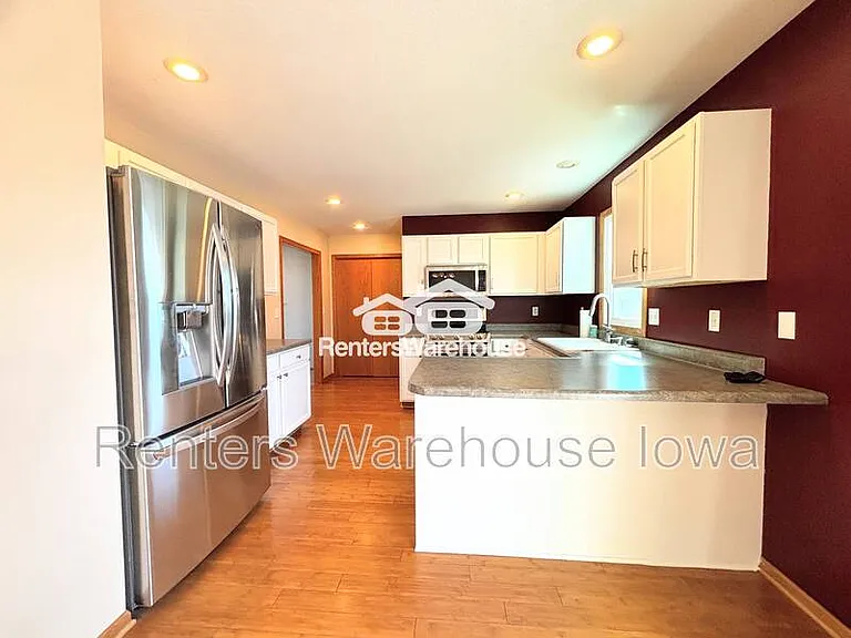 330 NE Cardinal Ln — Photo 10