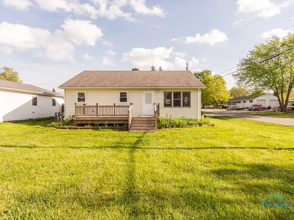2704 Portland St, Oregon, OH 43616