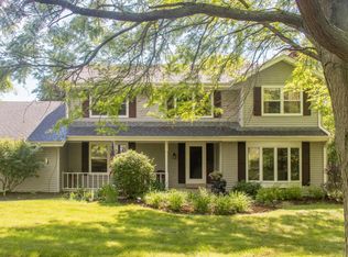 W268S8035 Stoney Point Ct, Mukwonago, WI 53149