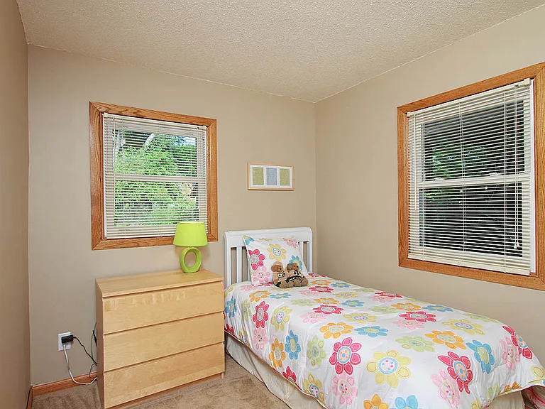 8526 Emerson Ave S — Photo 10