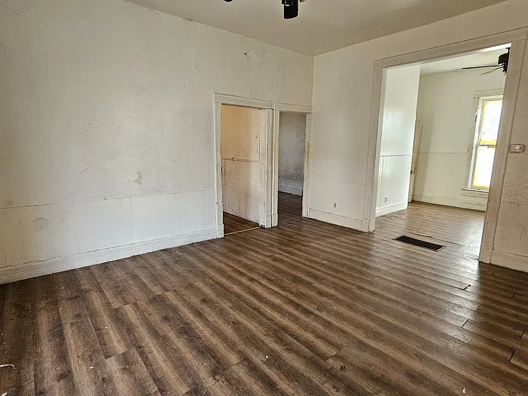 254 W Peoria Ave — Photo 4