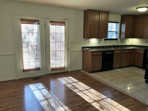 4th image of 862 Jefferson Dr