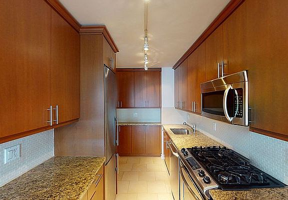 5th image of 765 Amsterdam Ave APT 6F