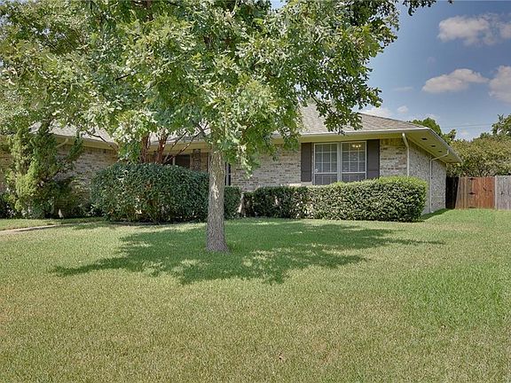 3rd image of 11039 Joymeadow Dr