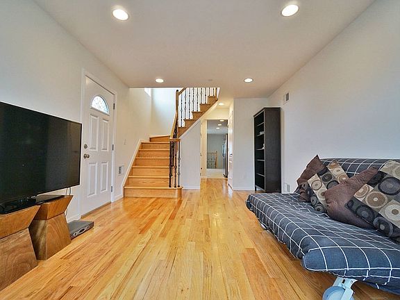5th image of 356 Baden Pl