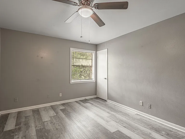 818 University Ave — Photo 12