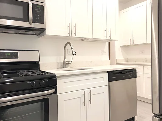 Rented by Kew Forest Realty Inc | media 17