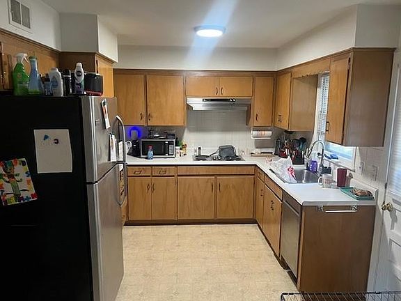 4th image of 8342 Lowell Ave