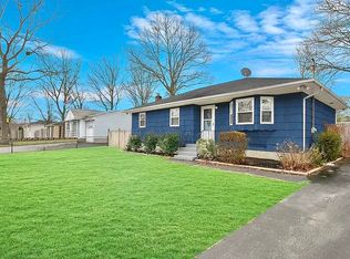 256 Floyd Rd, Shirley, NY 11967