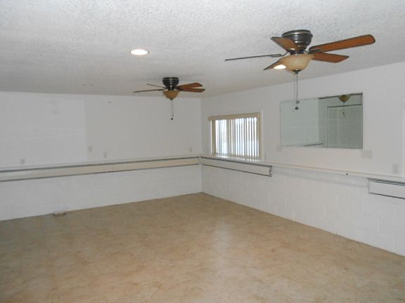 5th image of 305 Donohue Dr