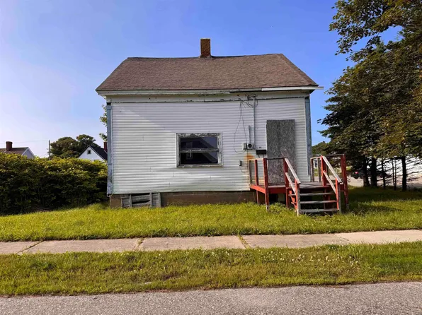 12 Butler St, Yarmouth, NS B5A 3Y8