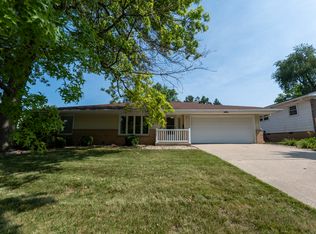 4 Fisher Dr, Bloomington, IL 61701