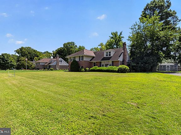 2nd image of 1217 Evergreen Rd
