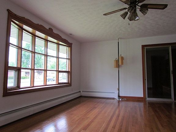 3rd image of 119 Southerland Dr