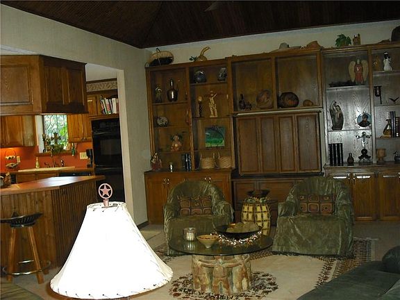 5th image of 1122 Shady Oak Trl