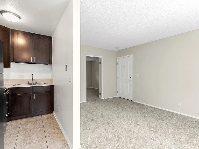 Topanga Canyon Apartments — Photo 28