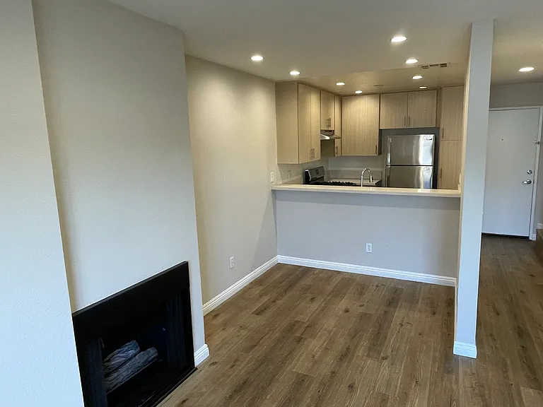 615 W Milford St — Photo 23