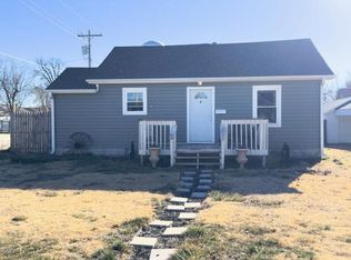 913 Warren Ave, Wakeeney, KS 67672