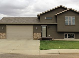 1518 6th St E, Dickinson, ND 58601