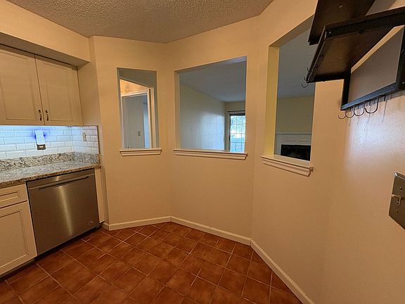 4th image of 15 Forest Glen Cir #6