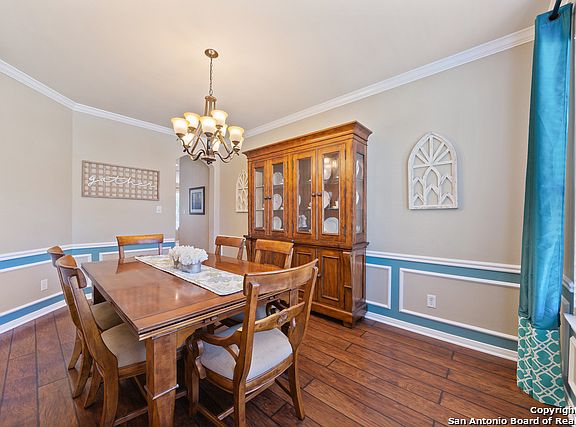 3rd image of 532 Woodland Oaks Dr