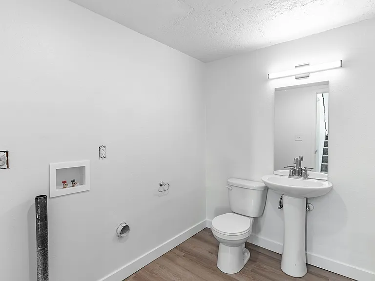 Townhouse 2x1.5 Bathroom Townhouse 2x1.5 Bathroom
