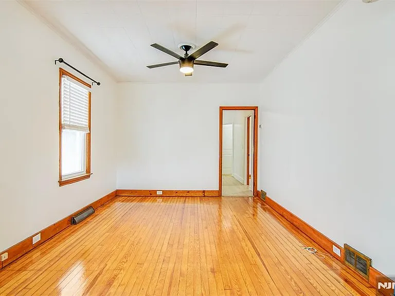 28 Cedar Grove Rd — Photo 5