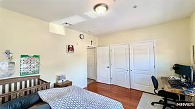 47 Campbell Ave #2R — Photo 5