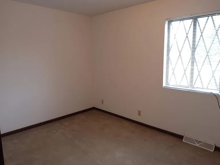 601 Boxwood Dr #1-6 — Photo 11
