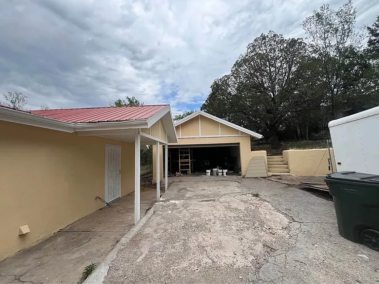 305 Downs Dr — Photo 3