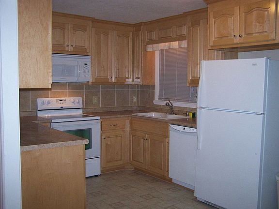 Refrigerator w/Icemaker, New Dishwasher