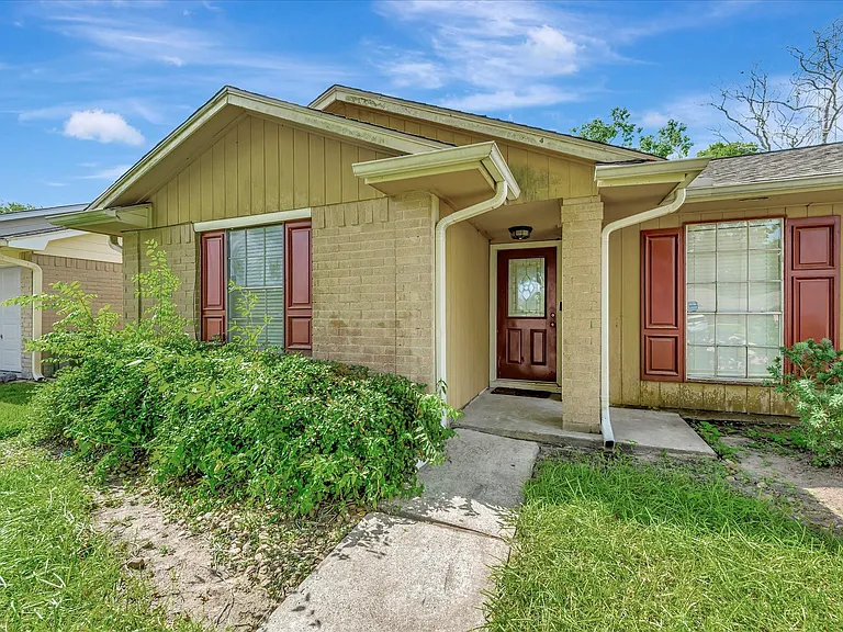 2505 Ironclad Dr — Photo 2