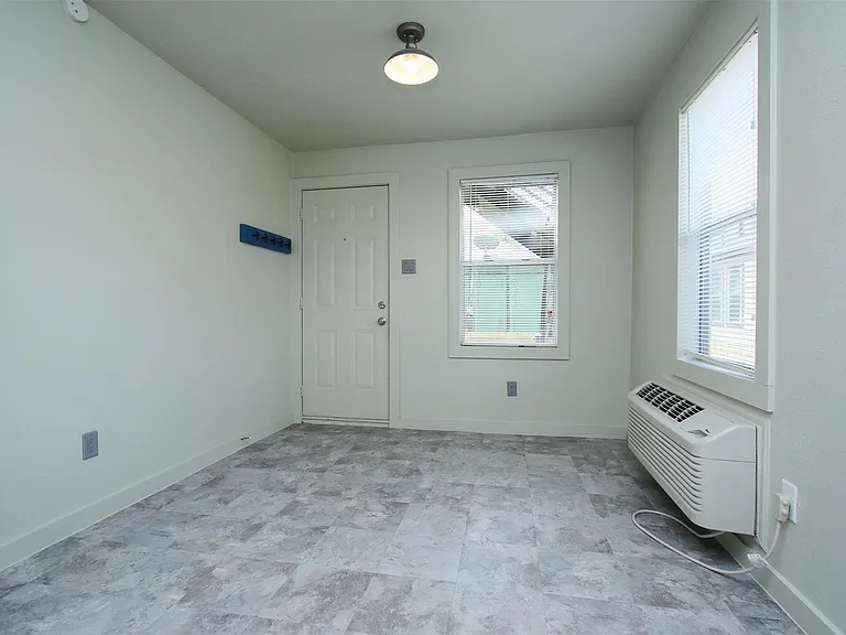 505 E 32nd St #1 — Photo 4