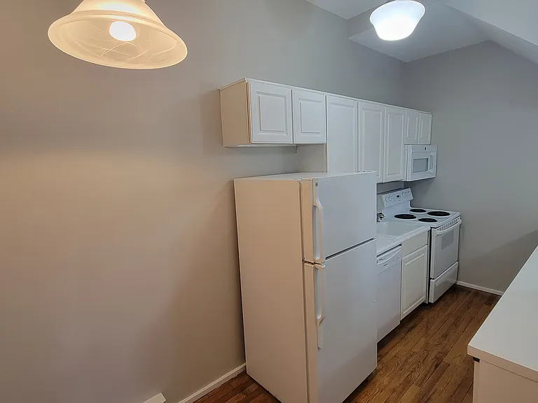 49 Warren St #C3 — Photo 10