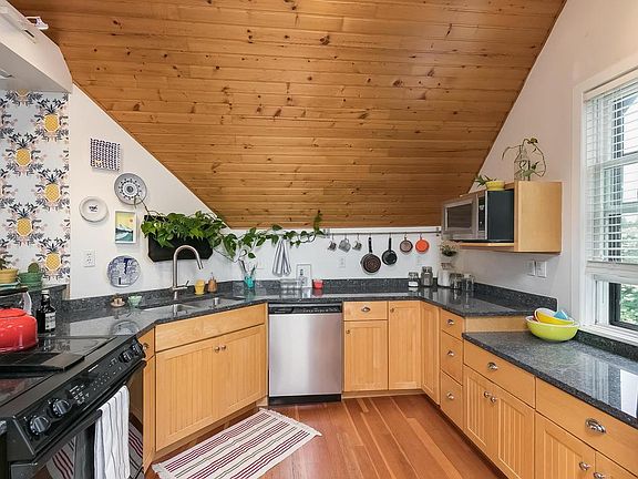 3rd image of 2219 Pillsbury Ave S APT 4