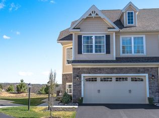 17 Ordelia Ln, Round Lake, NY 12151